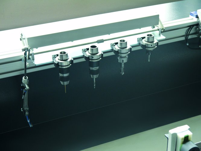 Firma Glass System nawiązała współpracę z elumatec.