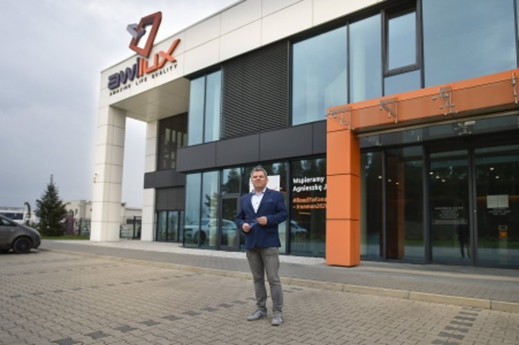 Awilux zawalczy o 100 milionów