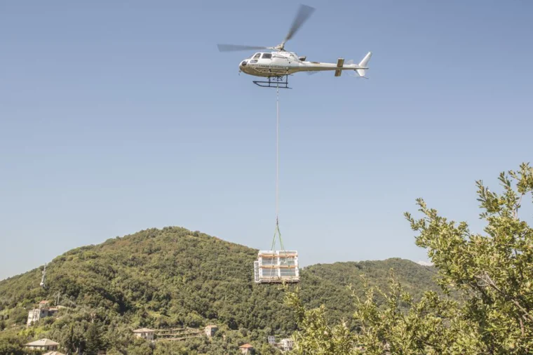 OKNOPAST dostarczył okna we Włoszech helikopterem