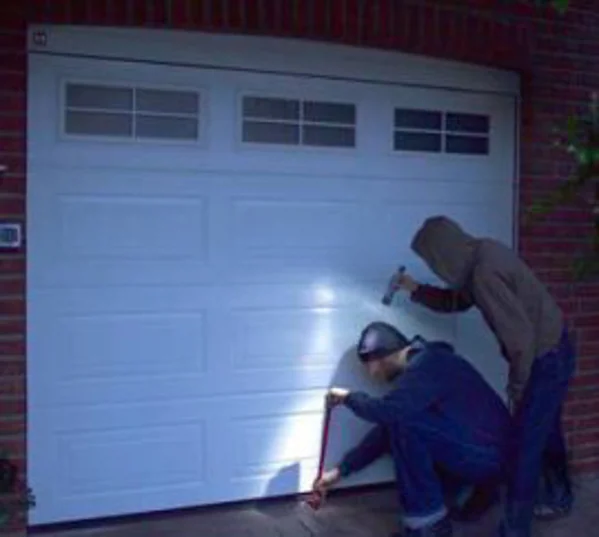 Antywłamaniowe bramy garażowe. Lepsza ochrona samochodu i przechowywanego sprzętu