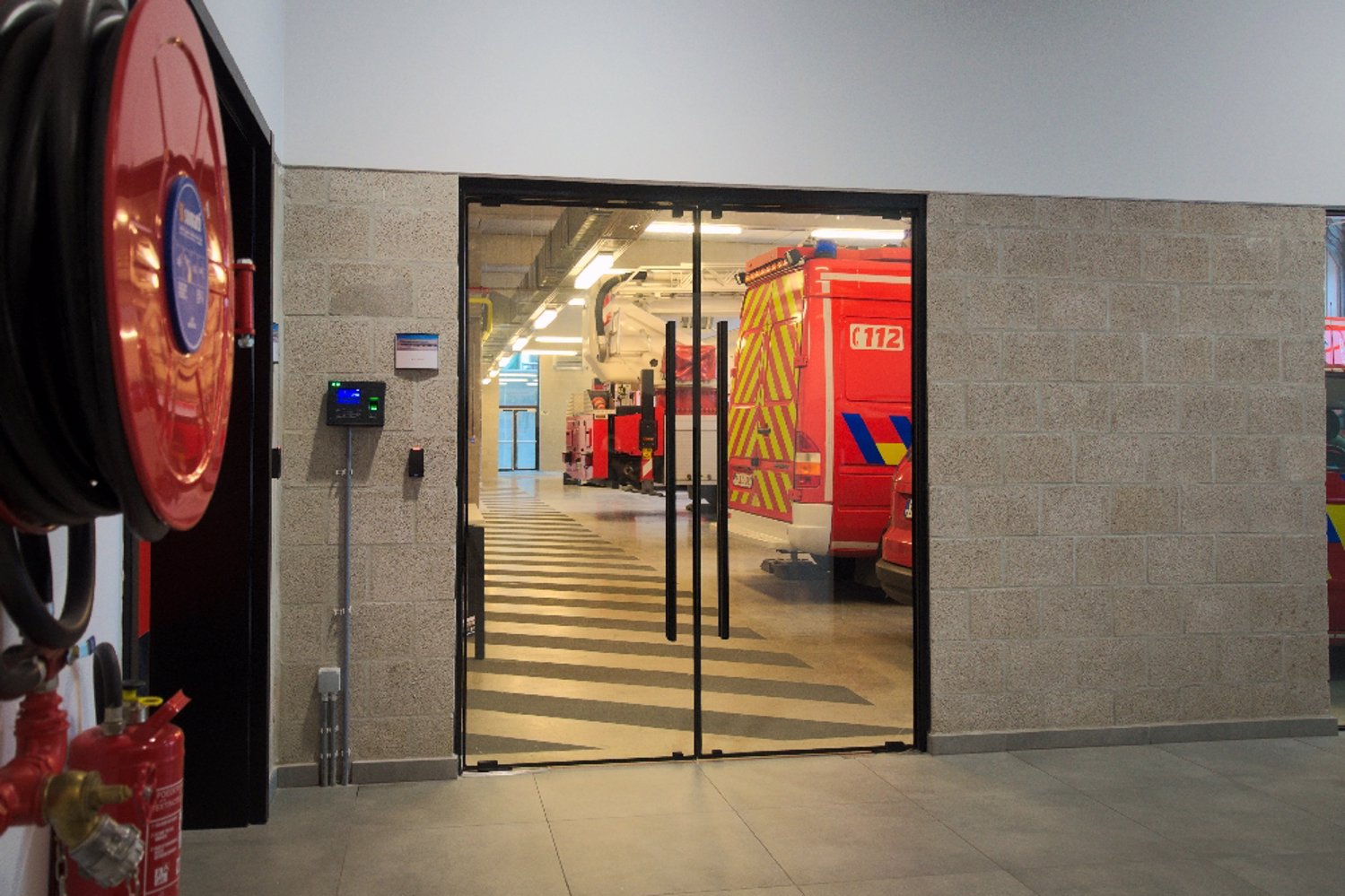 Vetrotech Saint-Gobain przejął firmę Lunax – producenta szklanych drzwi przeciwpożarowych. 