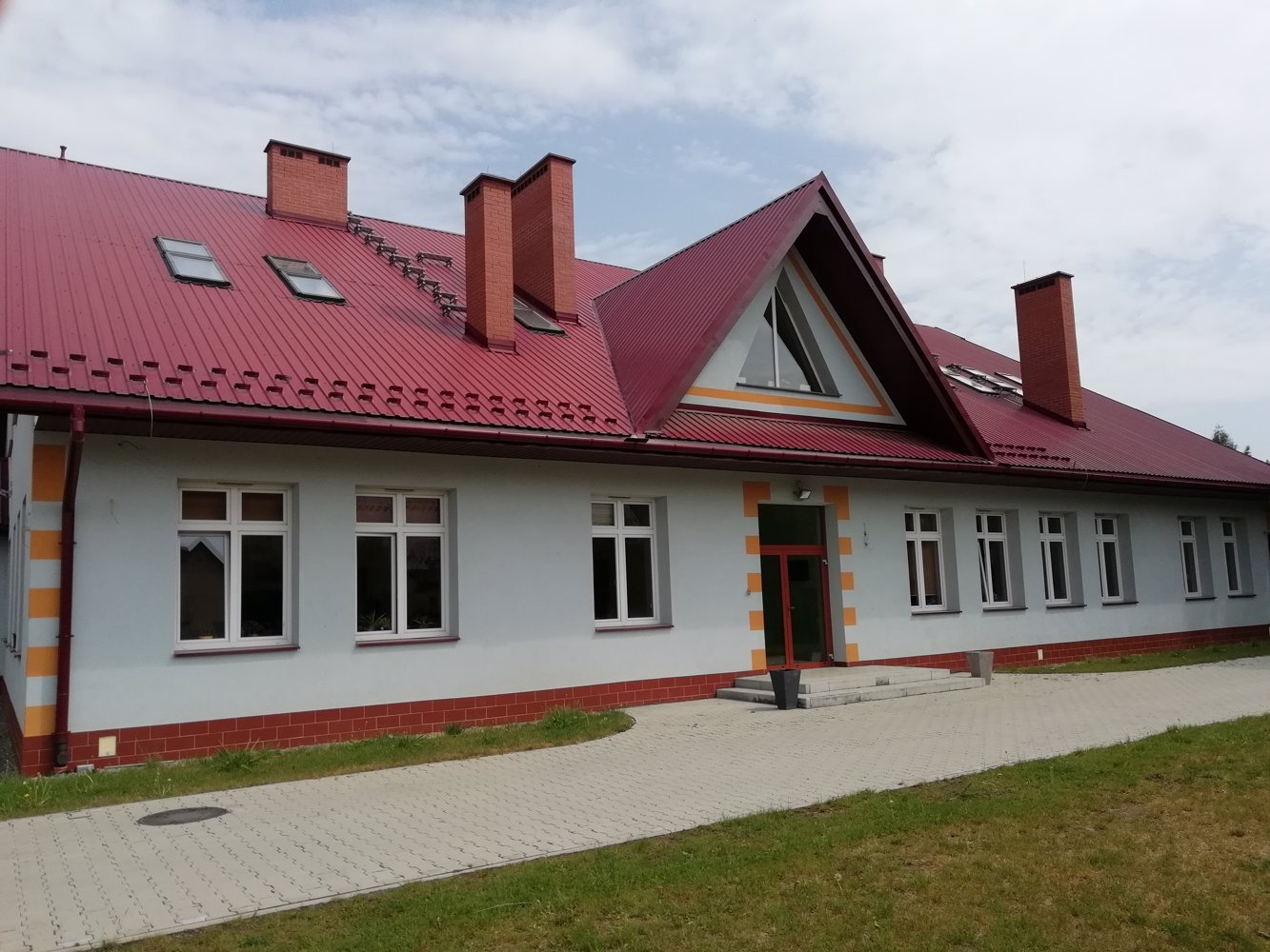 Zespół Szkół w Bystrej Podhalańskiej ma nową stolarkę okienną i drzwiową