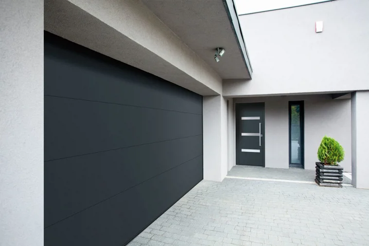 Drzwi zewnętrzne i bramy garażowe – nowoczesny jednolity styl i design
