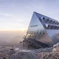 Bezpiecznie na szczyt.  Nowe okna z technologią Swisspacer Air dla schroniska górskiego Santnerpass