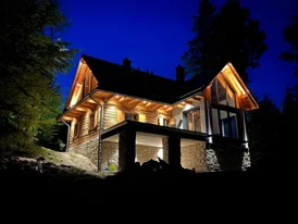 Dlaczego spod okna wieje? Odkryj, co naprawdę powoduje chłód