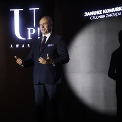 janusz-komurkiewicz-reprezentowal-fakro-podczas-gali-upawards-2026