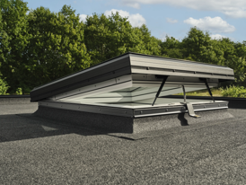 Firma VELUX wprowadza nowe okno do dachów płaskich 