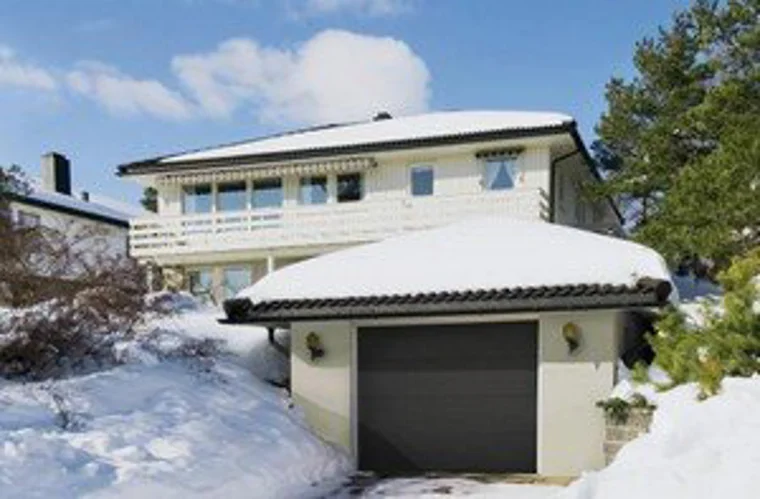 Ciepła  brama garażowa Normstahl Entrematic idealna nie tylko zimą